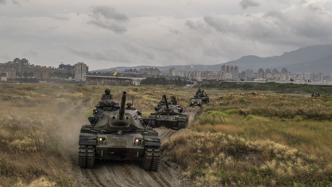 Des blindés taïwanais s'entraînent à repousser un assaut amphibie à l'été 2023. Taïwan redoute une invasion de la Chine continentale sur ordre de Xi Jinping.